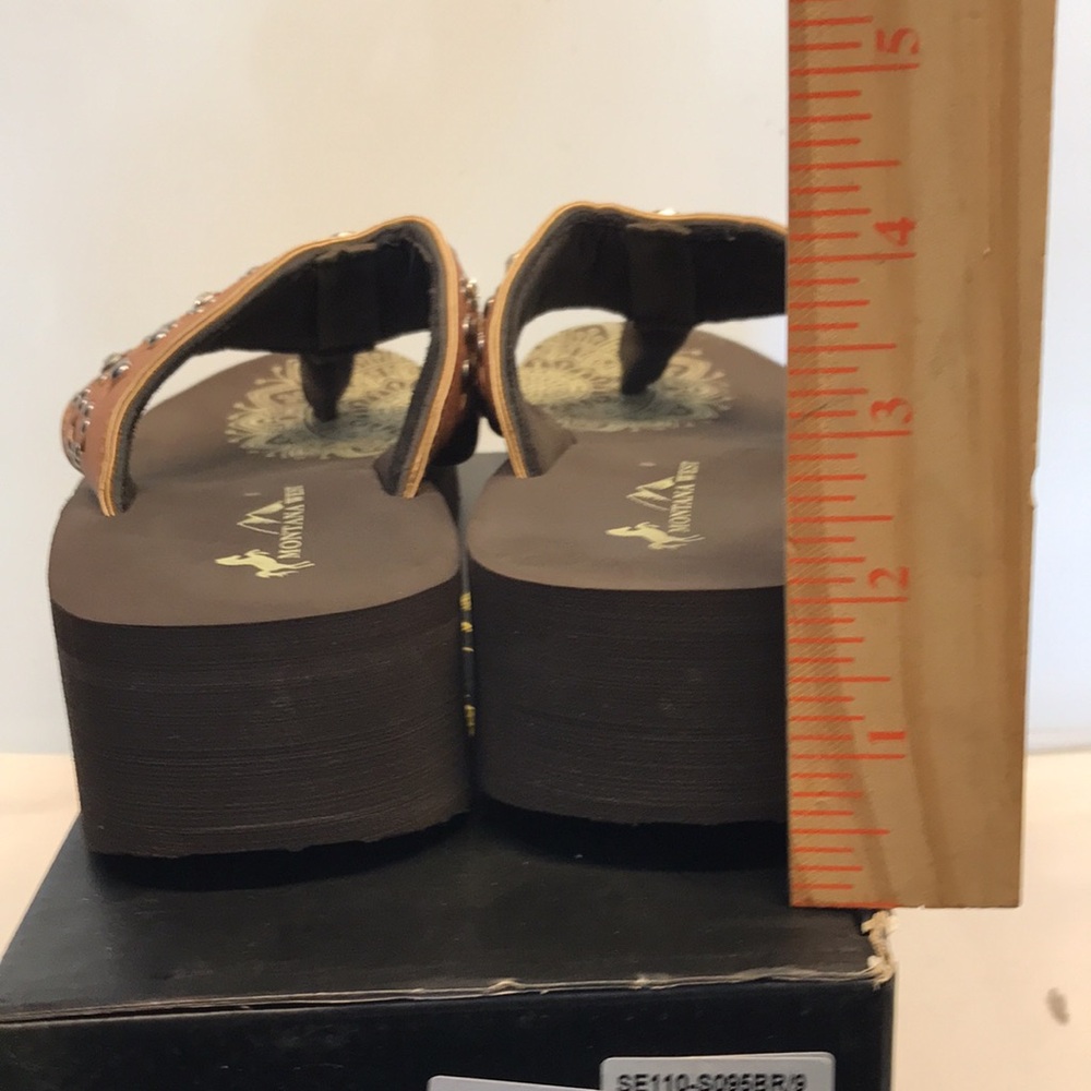 👉Sold👈Montana West Brown and White Floral Sandals - Picture 5 of 10